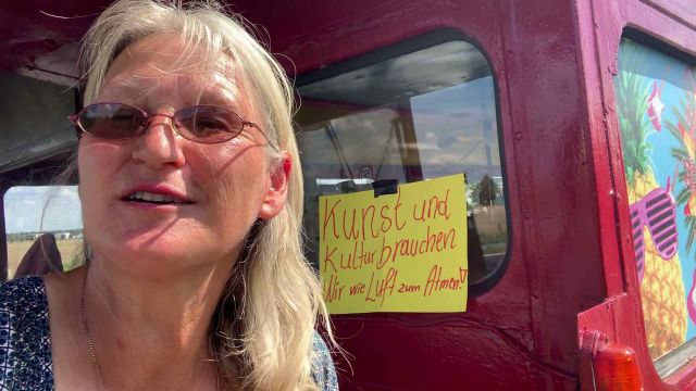 Sabine Neumeyer beantwortet Fragen zur Freien Kunst- und Kulturszene